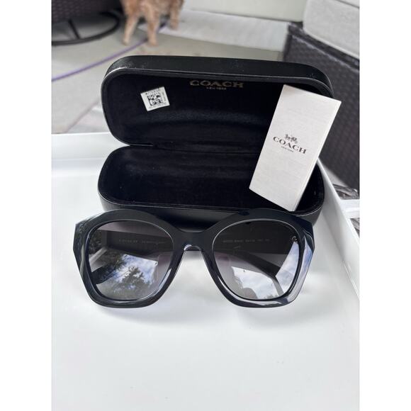 EUC Coach HC 8421U 50023C Black Plastic Sunglasses Grey Gradient Lens - Picture 4 of 12